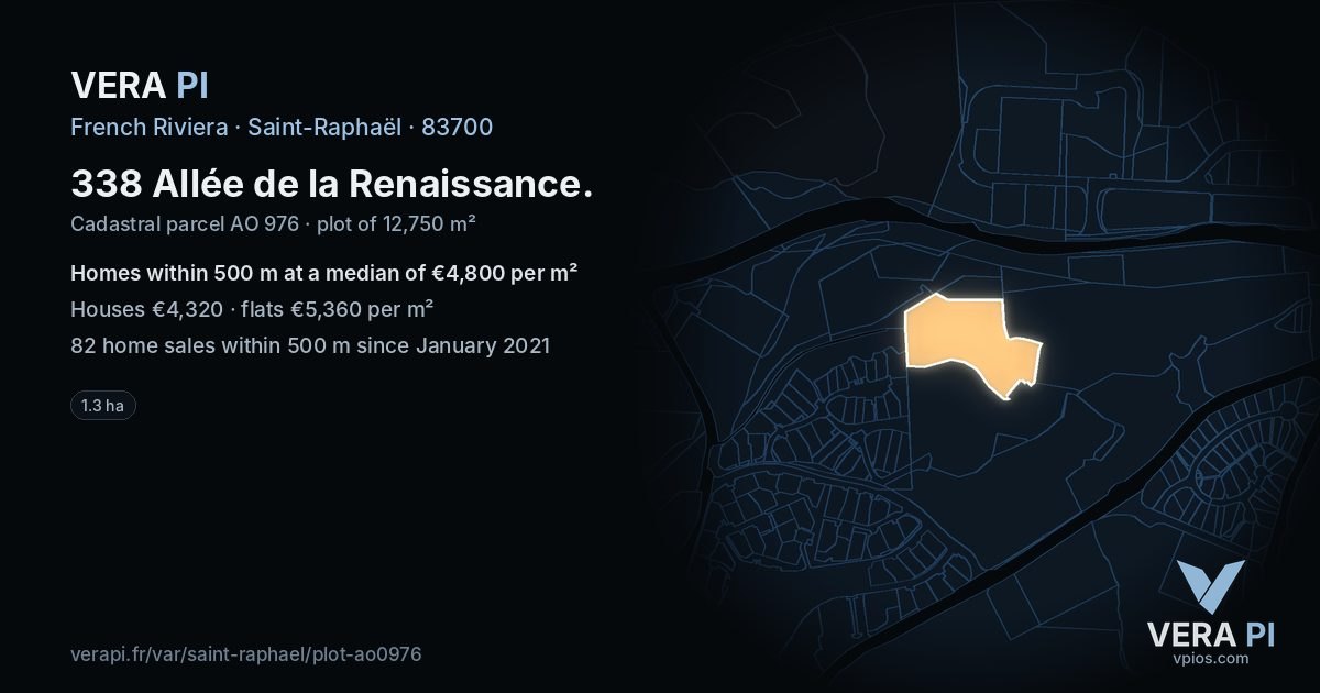 338 Allée de la Renaissance, Saint-Raphaël at night – the plot lit, the parcels around coloured by the prices near them