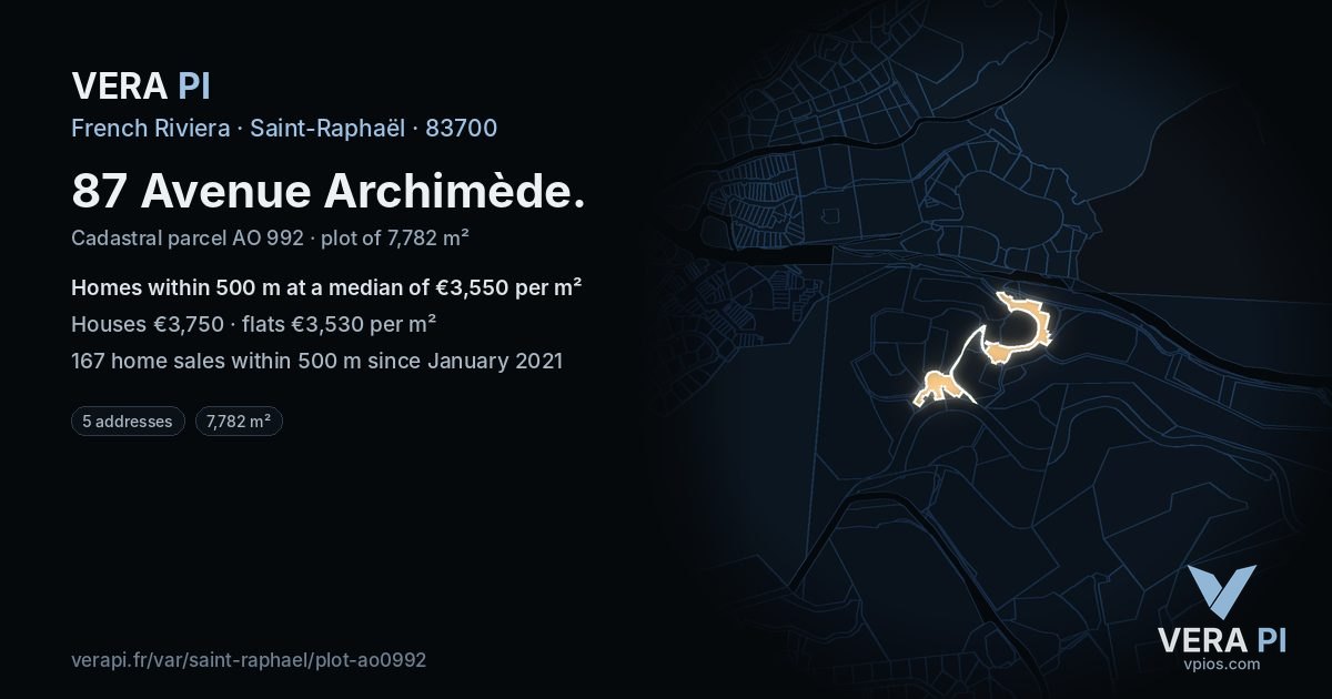 87 Avenue Archimède, Saint-Raphaël at night – the plot lit, the parcels around coloured by the prices near them
