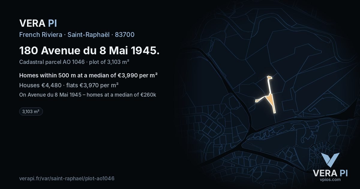 180 Avenue du 8 Mai 1945, Saint-Raphaël at night – the plot lit, the parcels around coloured by the prices near them