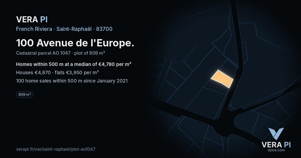 100 Avenue de l'Europe, Saint-Raphaël at night – the plot lit, the parcels around coloured by the prices near them