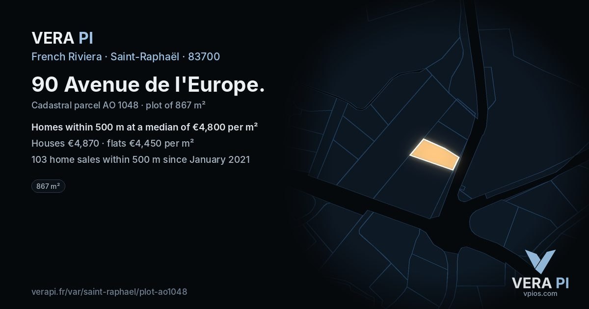 90 Avenue de l'Europe, Saint-Raphaël at night – the plot lit, the parcels around coloured by the prices near them