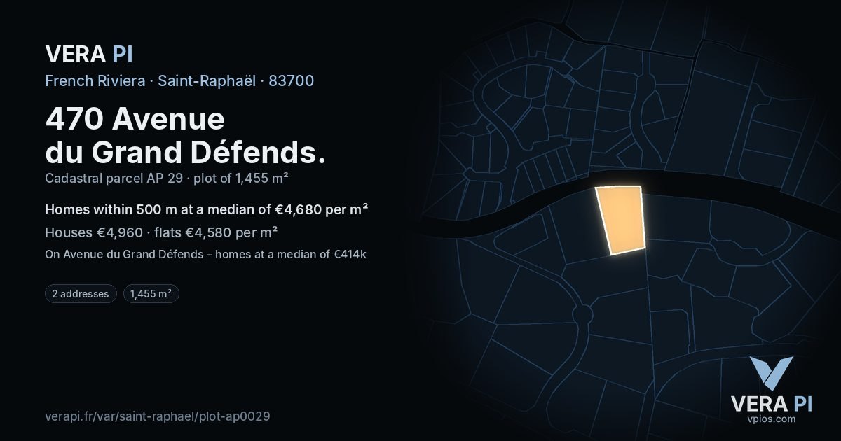 470 Avenue du Grand Défends, Saint-Raphaël at night – the plot lit, the parcels around coloured by the prices near them
