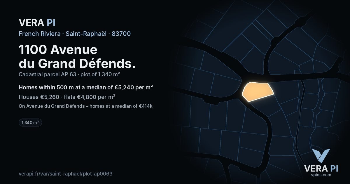 1100 Avenue du Grand Défends, Saint-Raphaël at night – the plot lit, the parcels around coloured by the prices near them