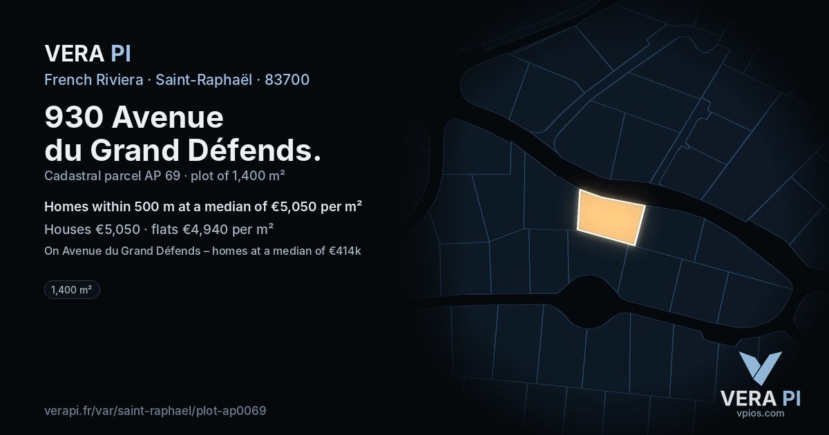 930 Avenue du Grand Défends, Saint-Raphaël at night – the plot lit, the parcels around coloured by the prices near them