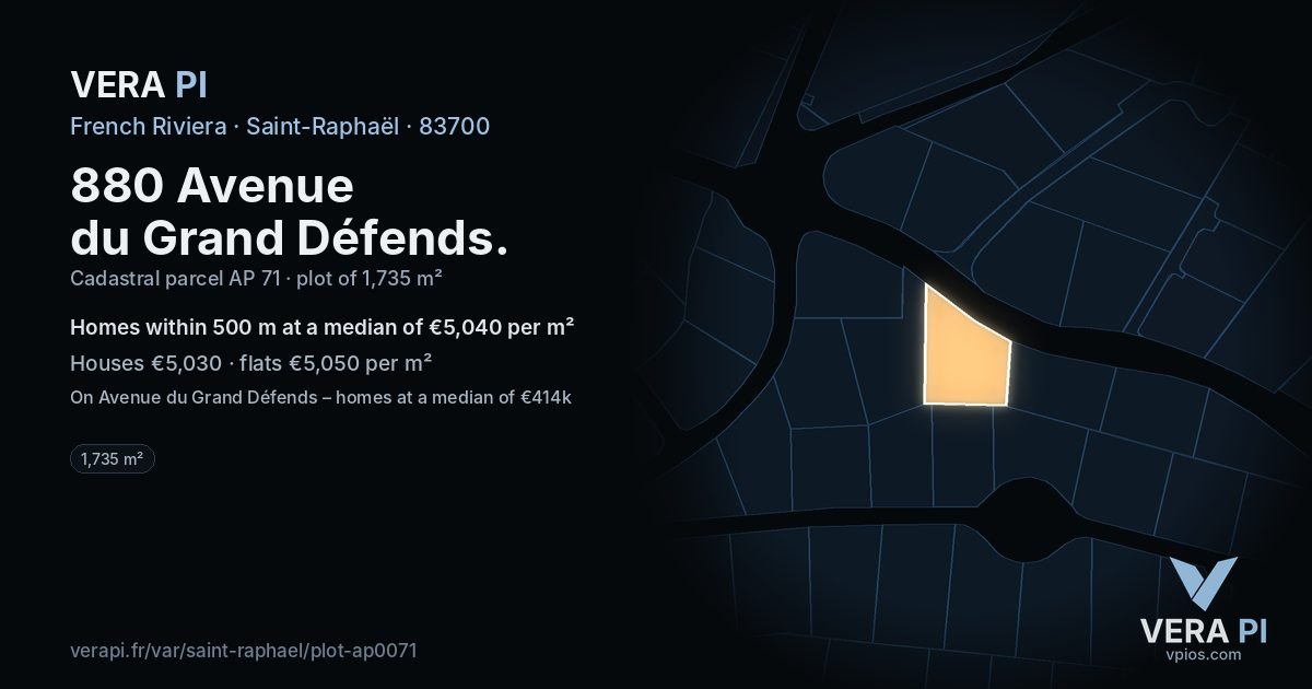 880 Avenue du Grand Défends, Saint-Raphaël at night – the plot lit, the parcels around coloured by the prices near them