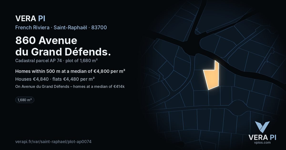 860 Avenue du Grand Défends, Saint-Raphaël at night – the plot lit, the parcels around coloured by the prices near them