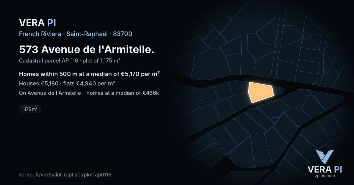 573 Avenue de l'Armitelle, Saint-Raphaël at night – the plot lit, the parcels around coloured by the prices near them