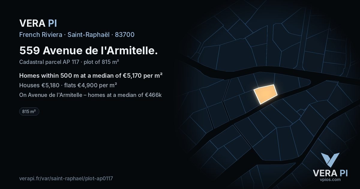 559 Avenue de l'Armitelle, Saint-Raphaël at night – the plot lit, the parcels around coloured by the prices near them