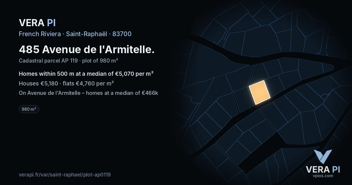 485 Avenue de l'Armitelle, Saint-Raphaël at night – the plot lit, the parcels around coloured by the prices near them