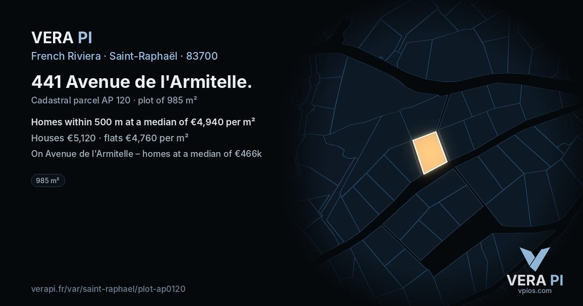 441 Avenue de l'Armitelle, Saint-Raphaël at night – the plot lit, the parcels around coloured by the prices near them