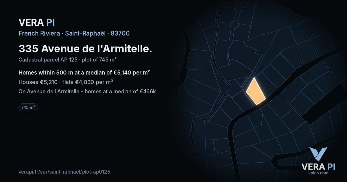 335 Avenue de l'Armitelle, Saint-Raphaël at night – the plot lit, the parcels around coloured by the prices near them
