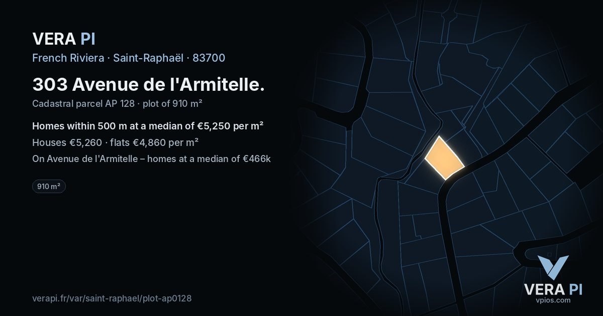 303 Avenue de l'Armitelle, Saint-Raphaël at night – the plot lit, the parcels around coloured by the prices near them