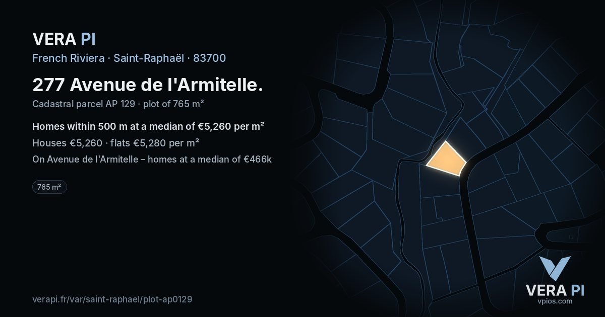 277 Avenue de l'Armitelle, Saint-Raphaël at night – the plot lit, the parcels around coloured by the prices near them