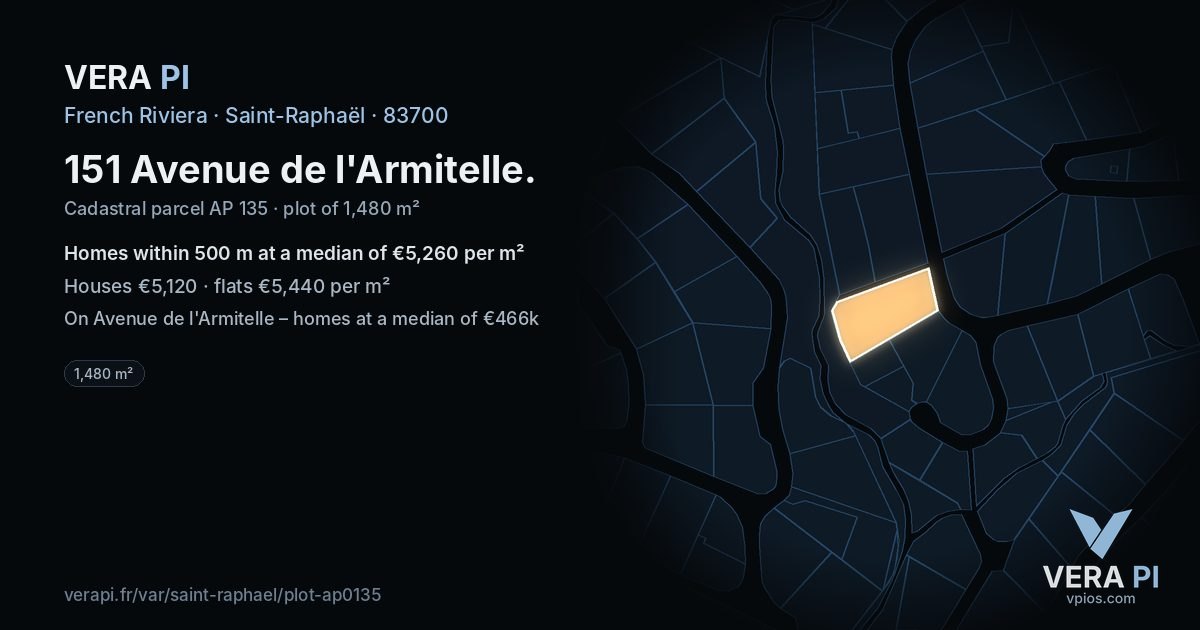 151 Avenue de l'Armitelle, Saint-Raphaël at night – the plot lit, the parcels around coloured by the prices near them