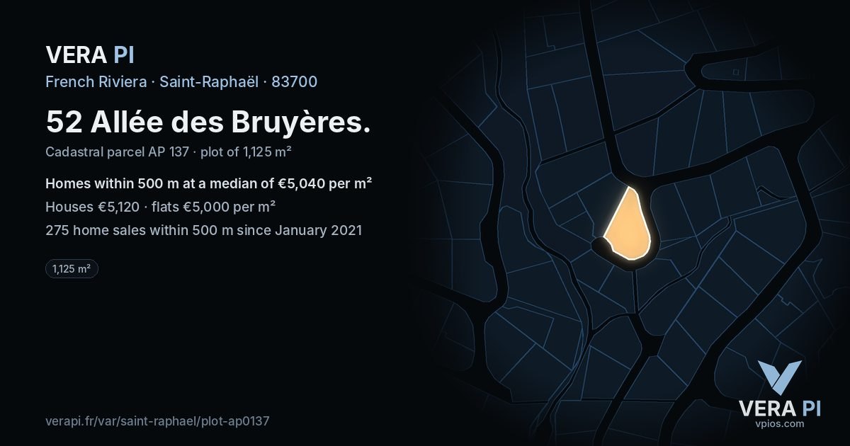 52 Allée des Bruyères, Saint-Raphaël at night – the plot lit, the parcels around coloured by the prices near them