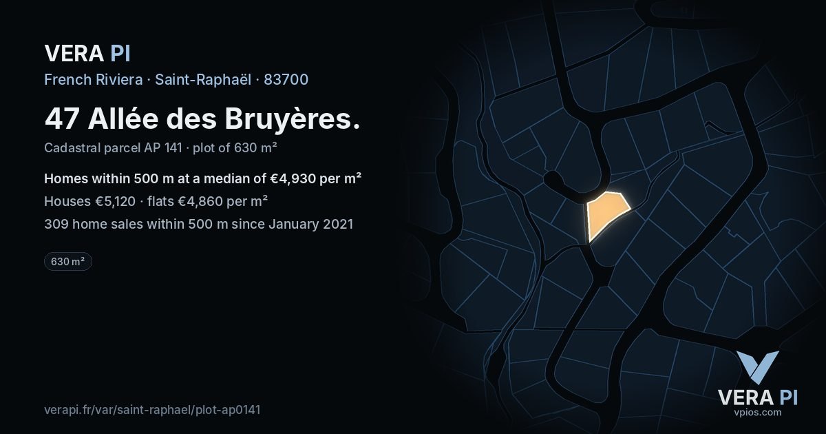 47 Allée des Bruyères, Saint-Raphaël at night – the plot lit, the parcels around coloured by the prices near them
