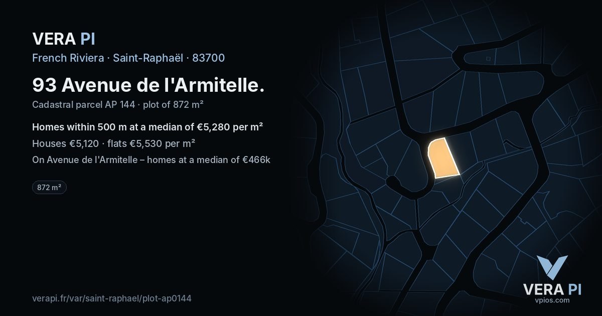 93 Avenue de l'Armitelle, Saint-Raphaël at night – the plot lit, the parcels around coloured by the prices near them