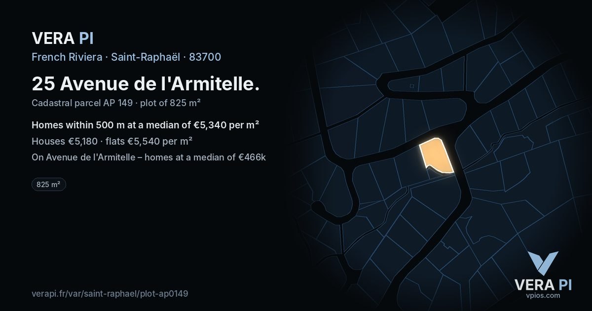 25 Avenue de l'Armitelle, Saint-Raphaël at night – the plot lit, the parcels around coloured by the prices near them