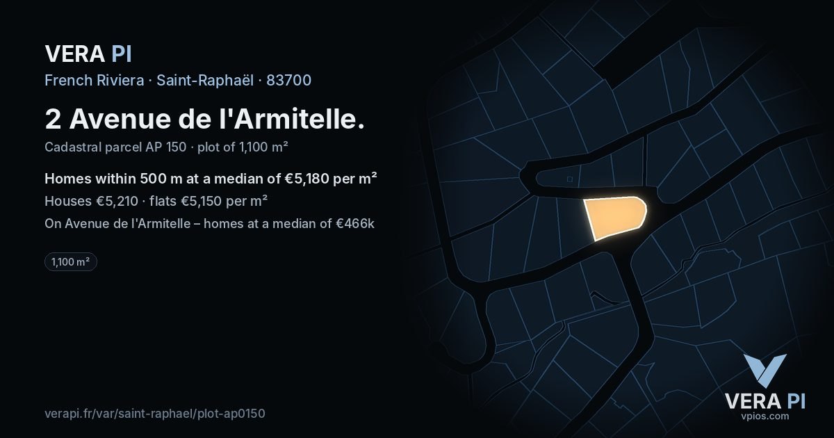2 Avenue de l'Armitelle, Saint-Raphaël at night – the plot lit, the parcels around coloured by the prices near them
