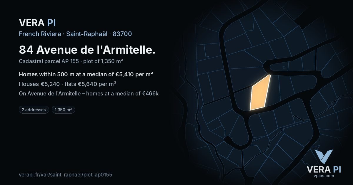 84 Avenue de l'Armitelle, Saint-Raphaël at night – the plot lit, the parcels around coloured by the prices near them