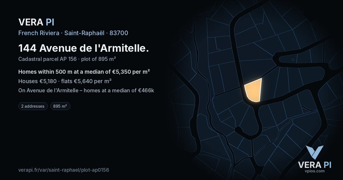 144 Avenue de l'Armitelle, Saint-Raphaël at night – the plot lit, the parcels around coloured by the prices near them