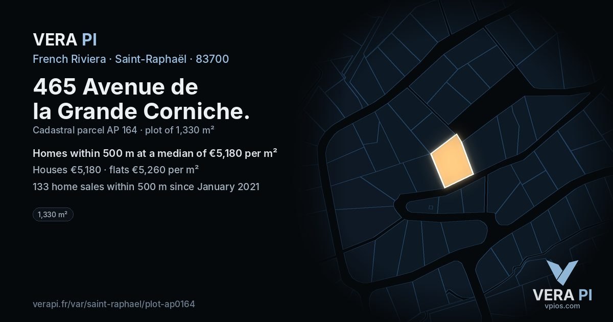 465 Avenue de la Grande Corniche, Saint-Raphaël at night – the plot lit, the parcels around coloured by the prices near them