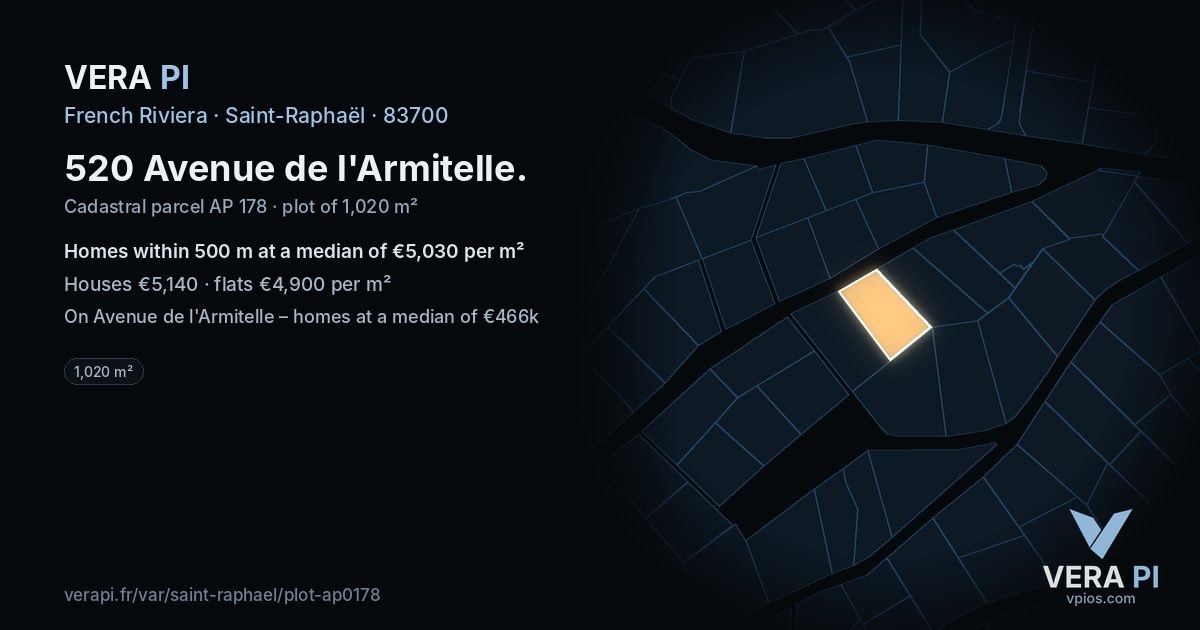 520 Avenue de l'Armitelle, Saint-Raphaël at night – the plot lit, the parcels around coloured by the prices near them