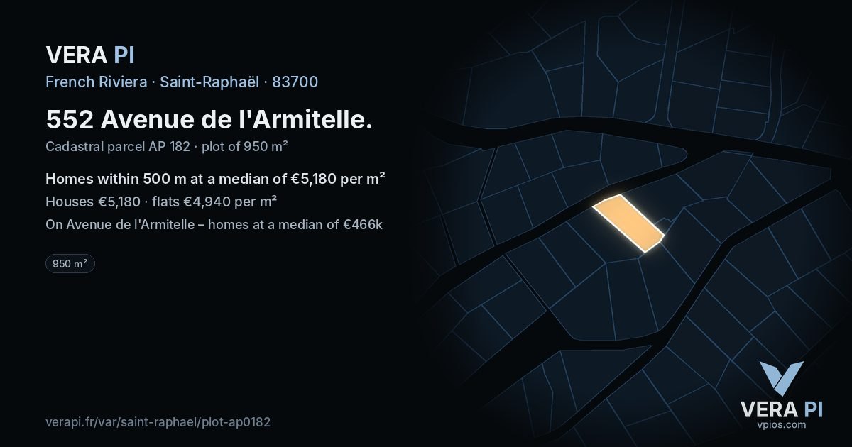 552 Avenue de l'Armitelle, Saint-Raphaël at night – the plot lit, the parcels around coloured by the prices near them