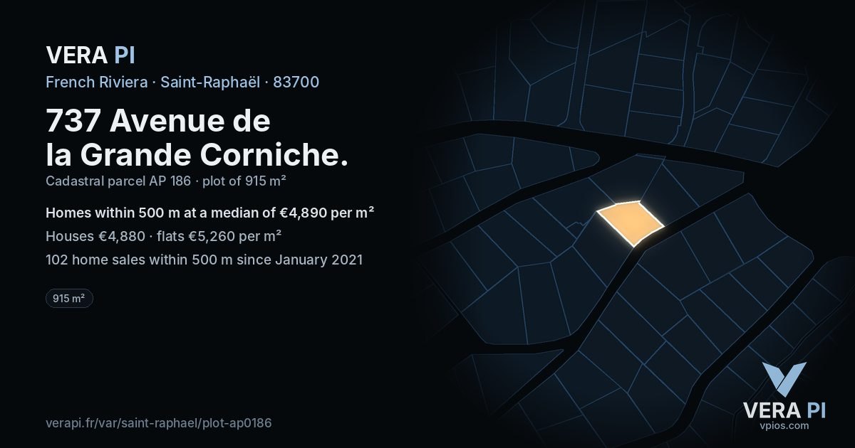 737 Avenue de la Grande Corniche, Saint-Raphaël at night – the plot lit, the parcels around coloured by the prices near them