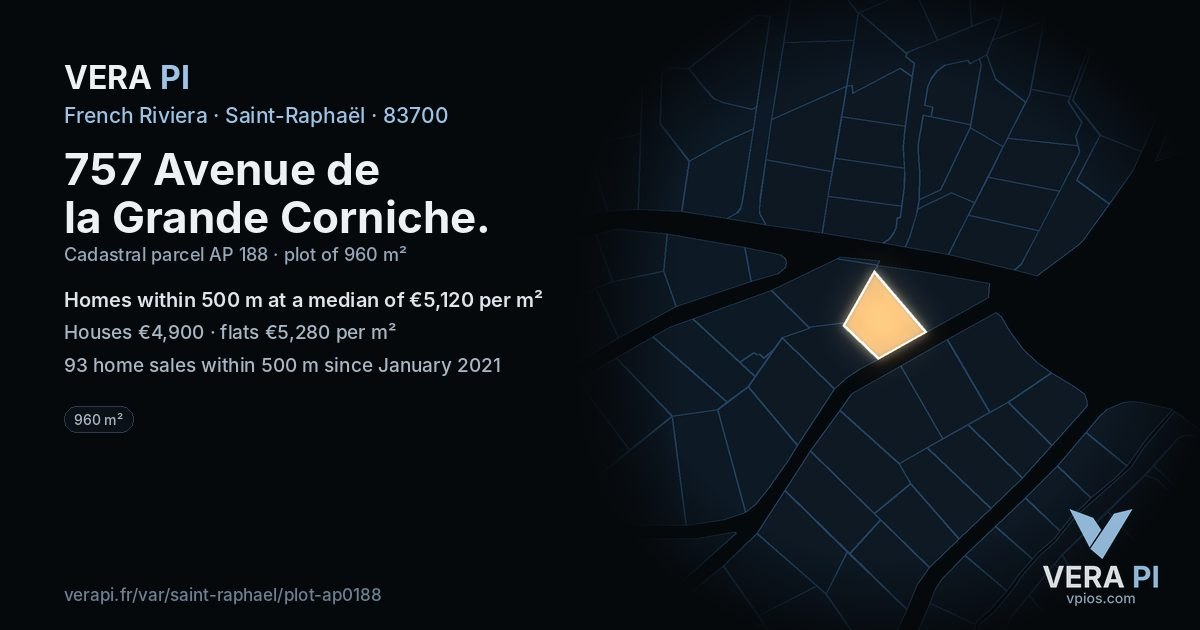 757 Avenue de la Grande Corniche, Saint-Raphaël at night – the plot lit, the parcels around coloured by the prices near them