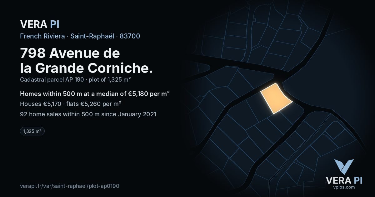 798 Avenue de la Grande Corniche, Saint-Raphaël at night – the plot lit, the parcels around coloured by the prices near them