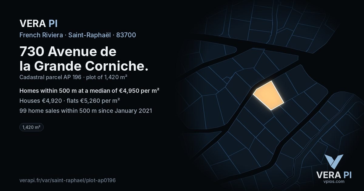 730 Avenue de la Grande Corniche, Saint-Raphaël at night – the plot lit, the parcels around coloured by the prices near them