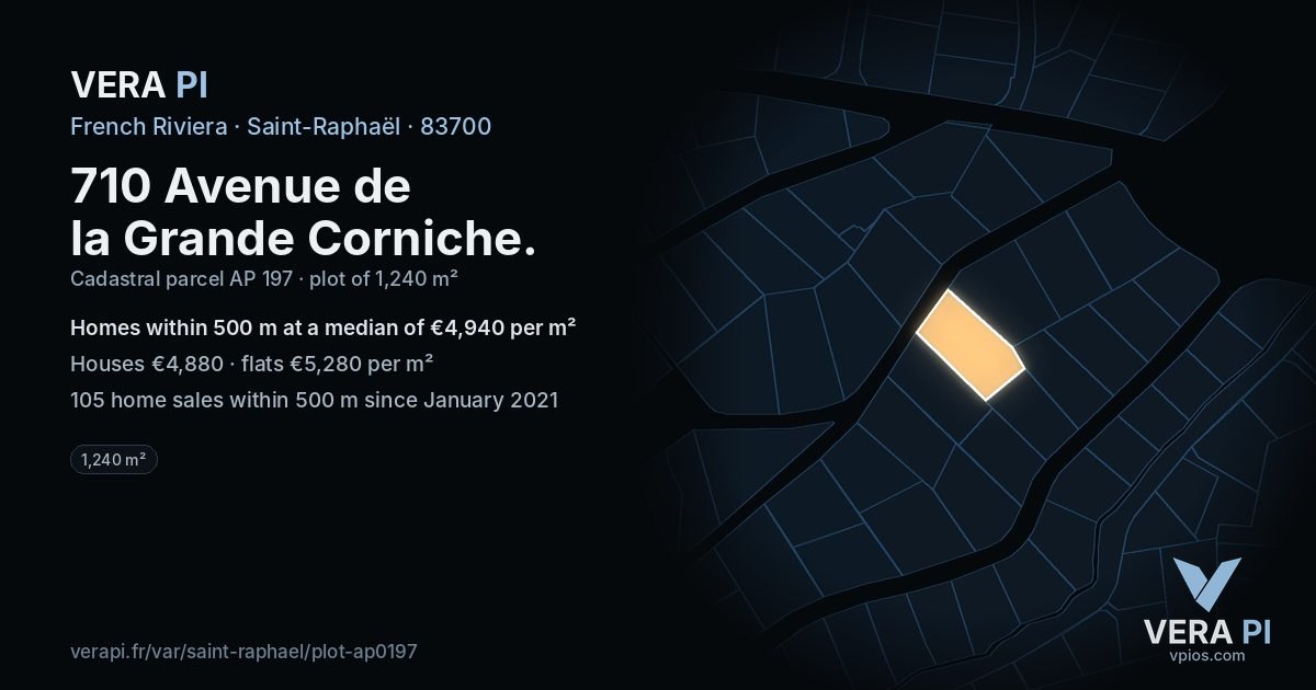 710 Avenue de la Grande Corniche, Saint-Raphaël at night – the plot lit, the parcels around coloured by the prices near them