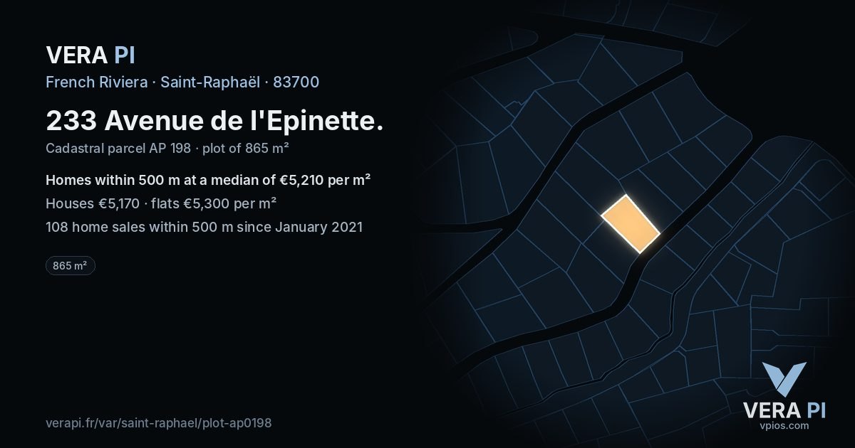 233 Avenue de l'Epinette, Saint-Raphaël at night – the plot lit, the parcels around coloured by the prices near them