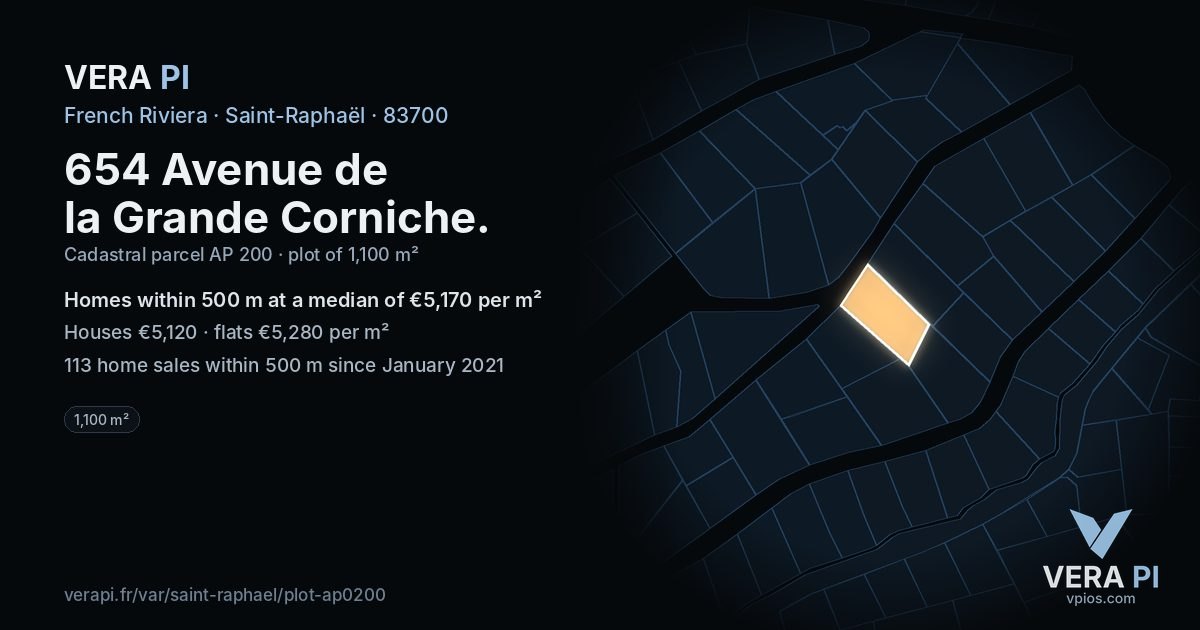 654 Avenue de la Grande Corniche, Saint-Raphaël at night – the plot lit, the parcels around coloured by the prices near them