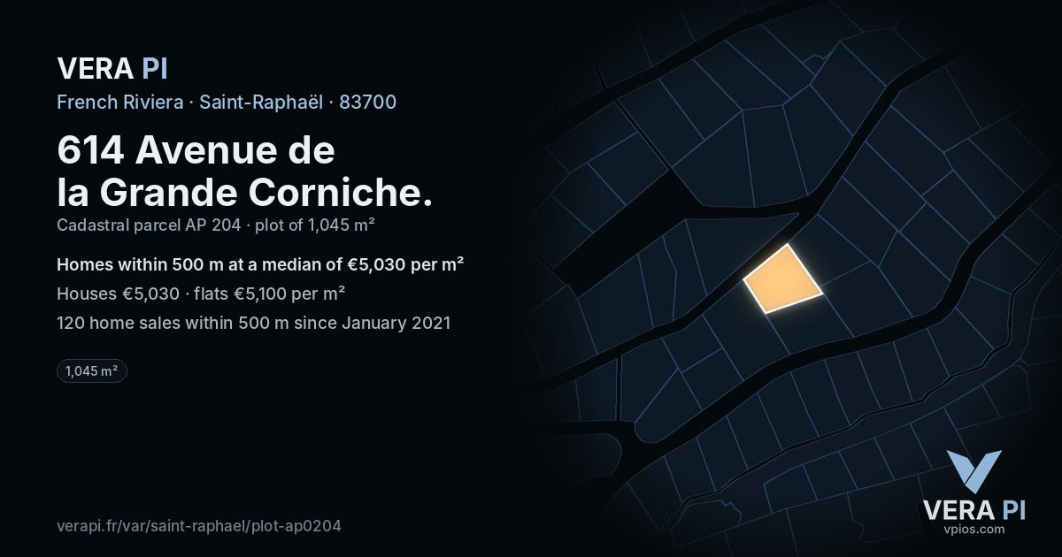 614 Avenue de la Grande Corniche, Saint-Raphaël at night – the plot lit, the parcels around coloured by the prices near them