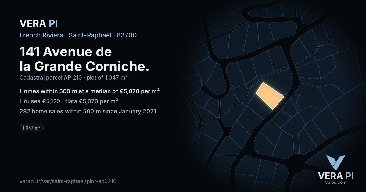 141 Avenue de la Grande Corniche, Saint-Raphaël at night – the plot lit, the parcels around coloured by the prices near them