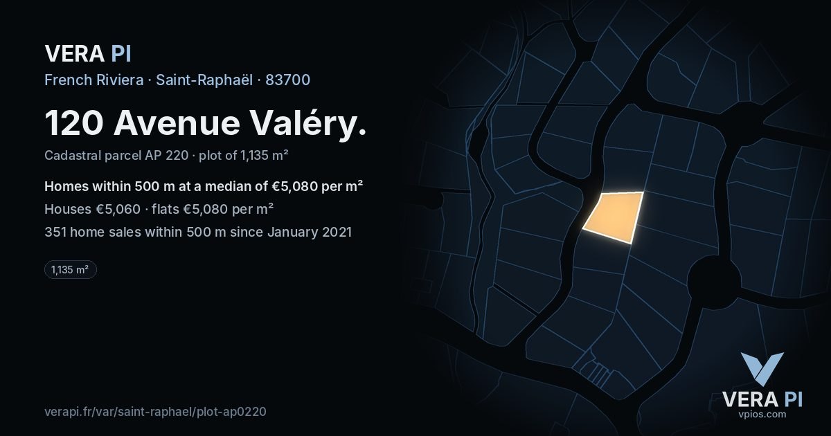 120 Avenue Valéry, Saint-Raphaël at night – the plot lit, the parcels around coloured by the prices near them