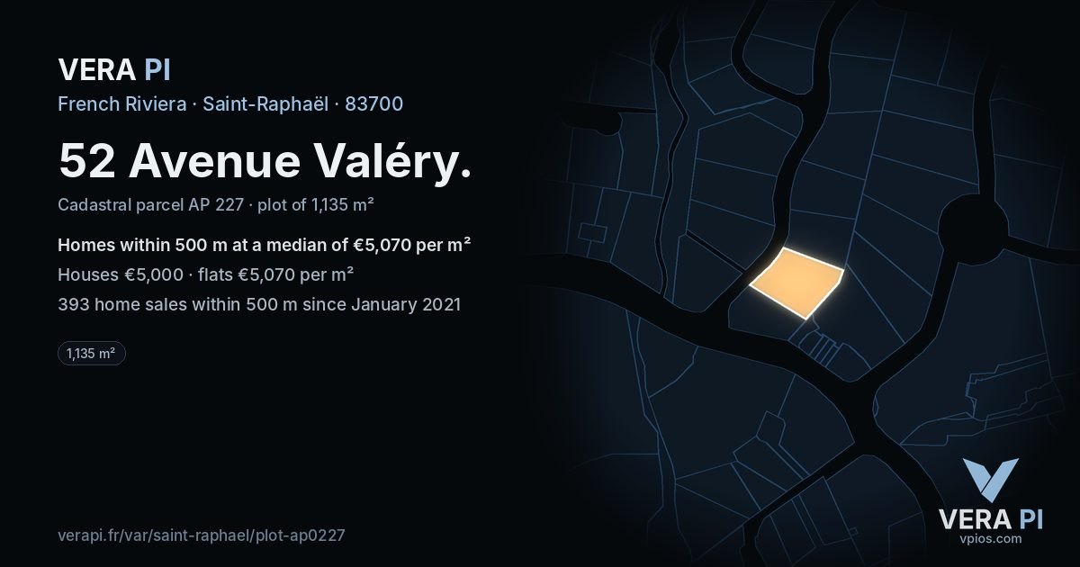 52 Avenue Valéry, Saint-Raphaël at night – the plot lit, the parcels around coloured by the prices near them
