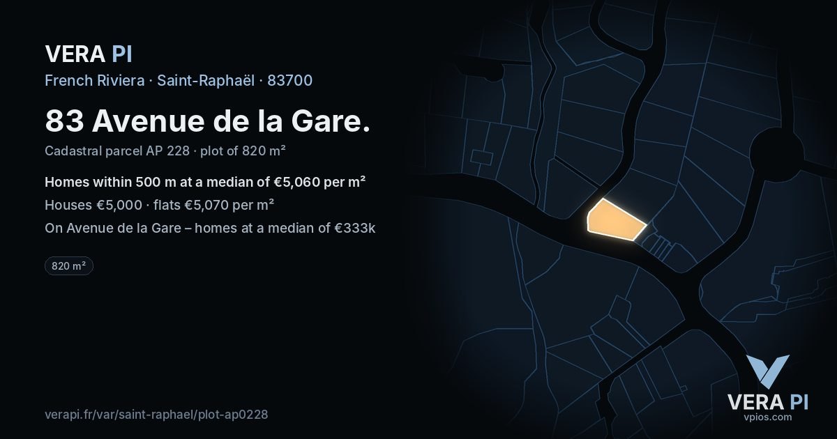 83 Avenue de la Gare, Saint-Raphaël at night – the plot lit, the parcels around coloured by the prices near them