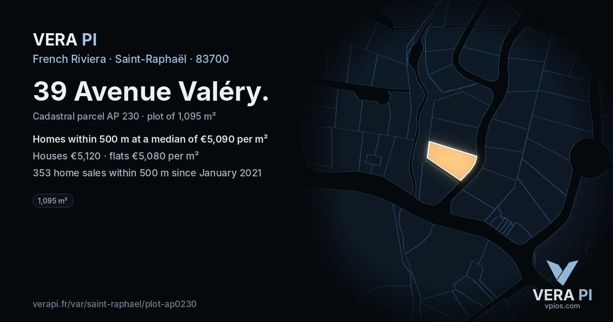 39 Avenue Valéry, Saint-Raphaël at night – the plot lit, the parcels around coloured by the prices near them
