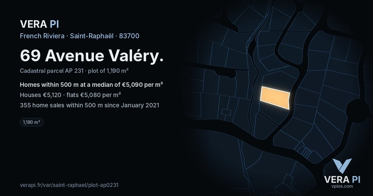 69 Avenue Valéry, Saint-Raphaël at night – the plot lit, the parcels around coloured by the prices near them