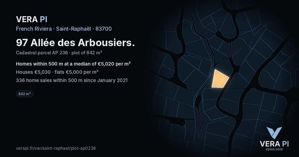 97 Allée des Arbousiers, Saint-Raphaël at night – the plot lit, the parcels around coloured by the prices near them