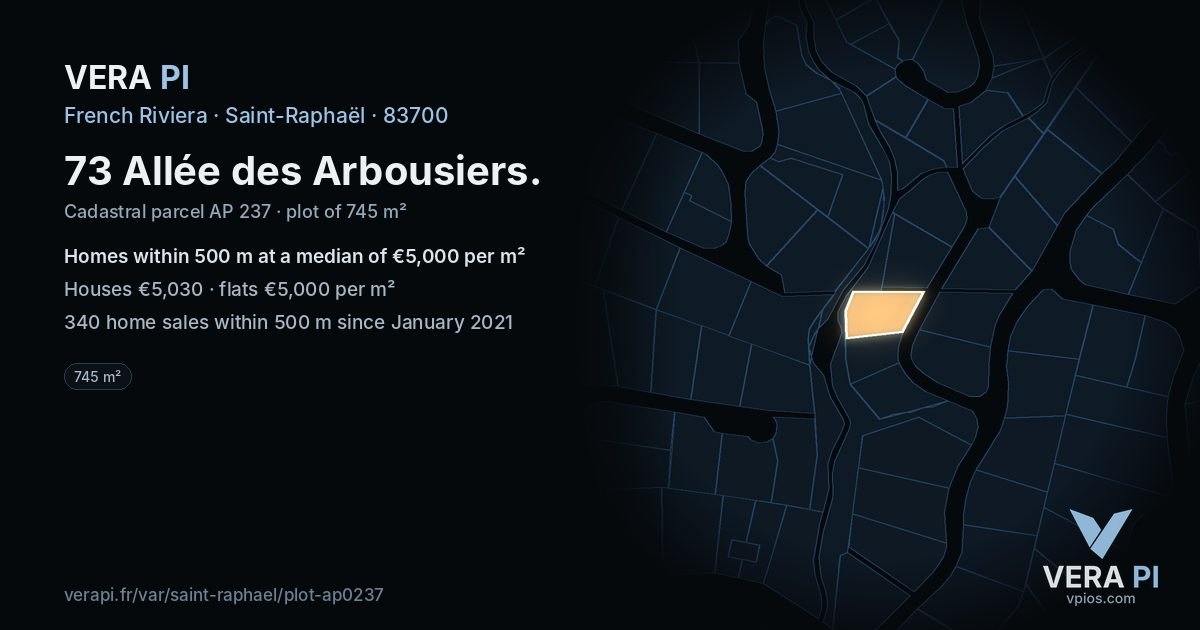 73 Allée des Arbousiers, Saint-Raphaël at night – the plot lit, the parcels around coloured by the prices near them