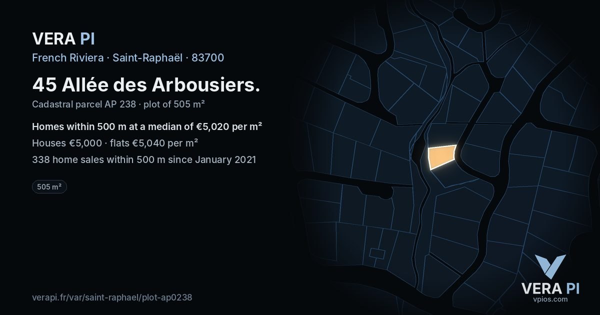 45 Allée des Arbousiers, Saint-Raphaël at night – the plot lit, the parcels around coloured by the prices near them