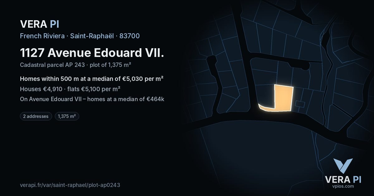 1127 Avenue Edouard VII, Saint-Raphaël at night – the plot lit, the parcels around coloured by the prices near them
