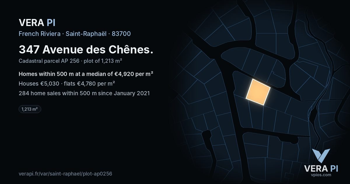 347 Avenue des Chênes, Saint-Raphaël at night – the plot lit, the parcels around coloured by the prices near them