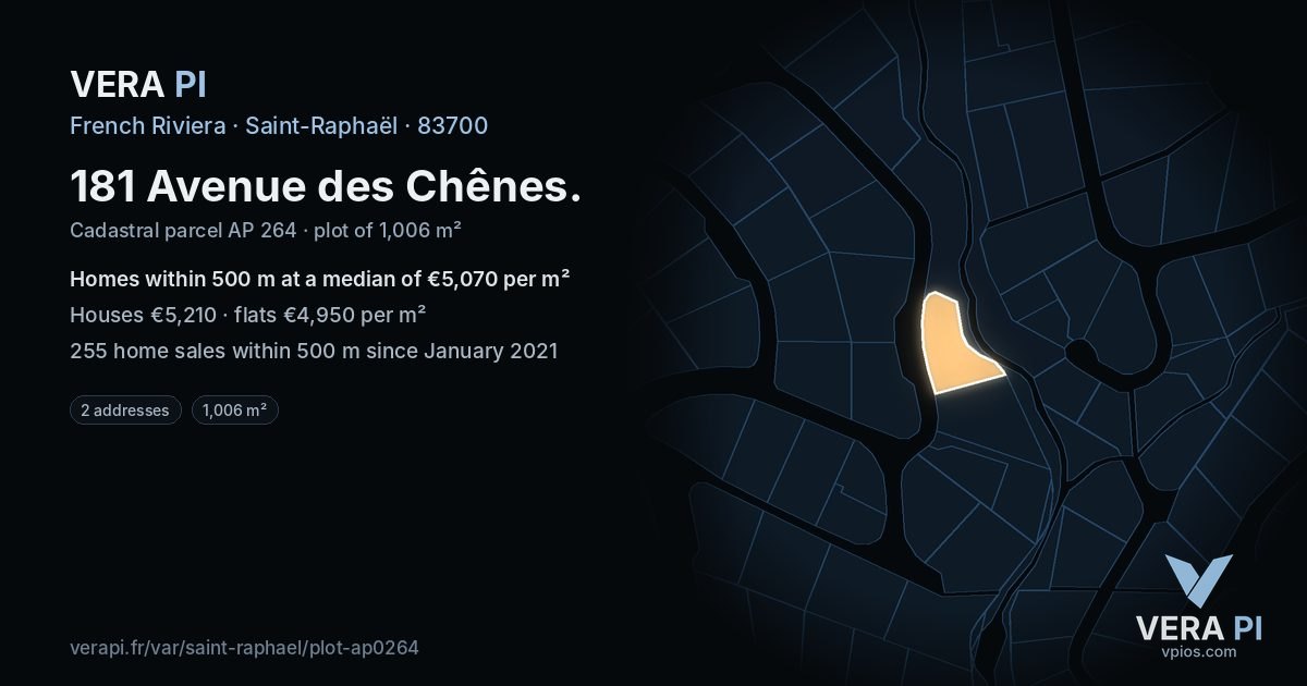 181 Avenue des Chênes, Saint-Raphaël at night – the plot lit, the parcels around coloured by the prices near them