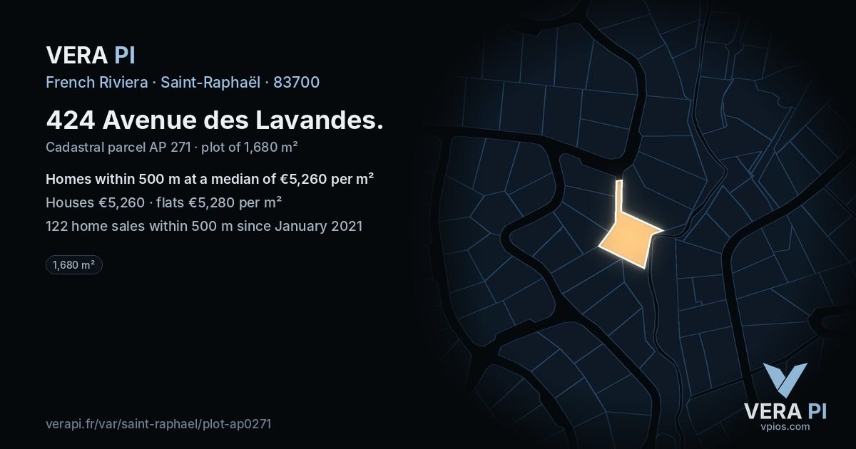 424 Avenue des Lavandes, Saint-Raphaël at night – the plot lit, the parcels around coloured by the prices near them