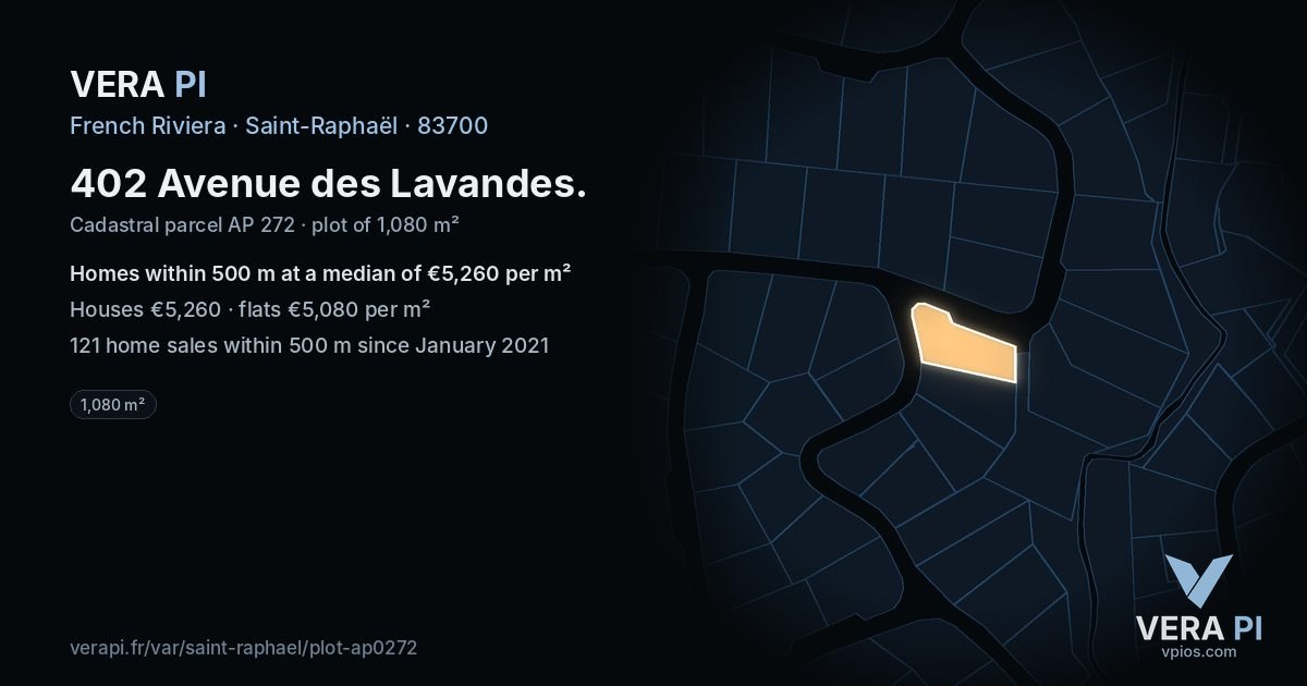 402 Avenue des Lavandes, Saint-Raphaël at night – the plot lit, the parcels around coloured by the prices near them